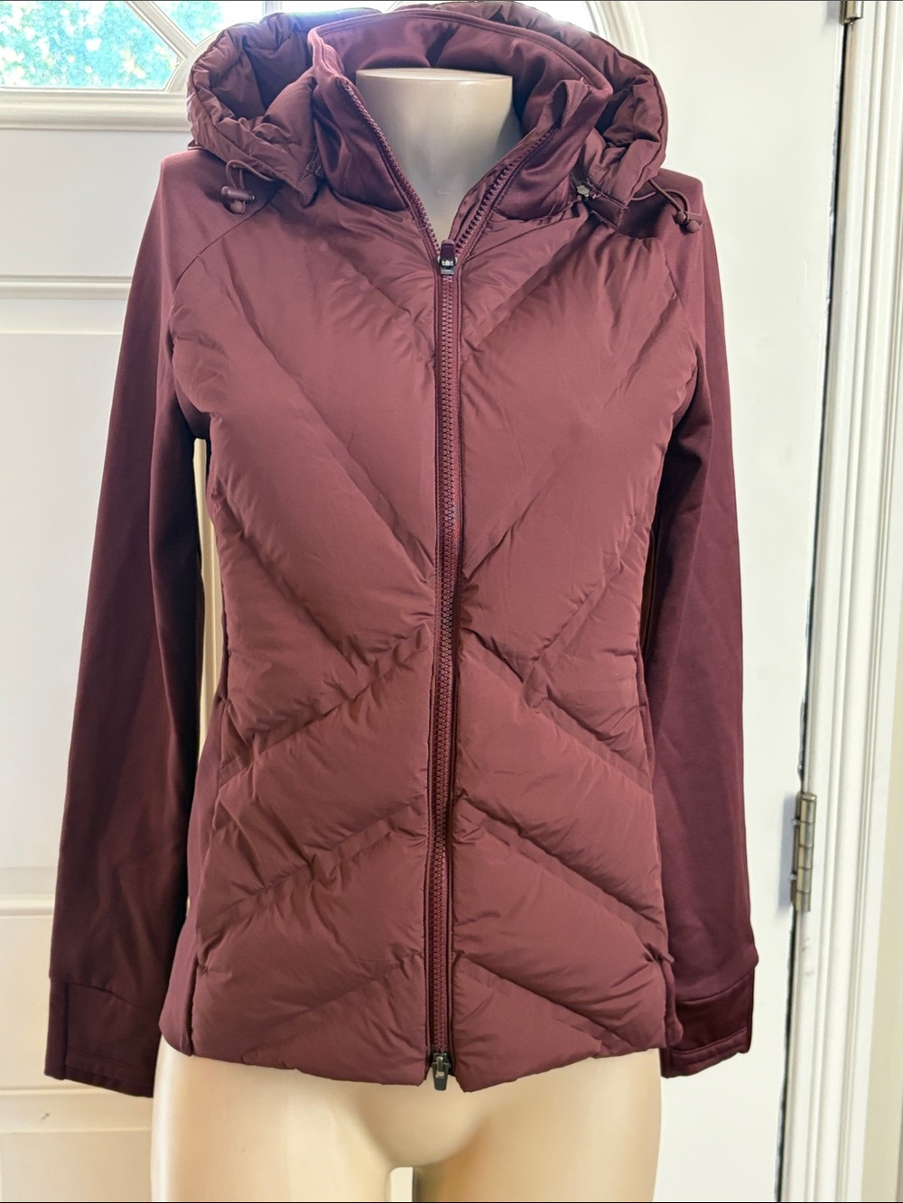 Athleta Women's Quilted Hooded Down Puffer Jacket in Wine, small
